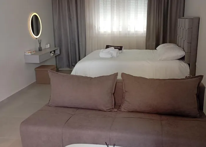 Apartament Elli On Ermou 246 *